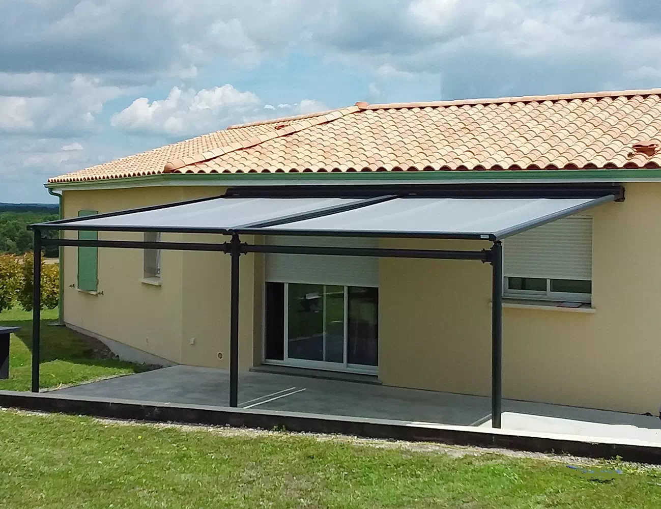 Pose de pergolas à Jonzac par Espi Bâtiment