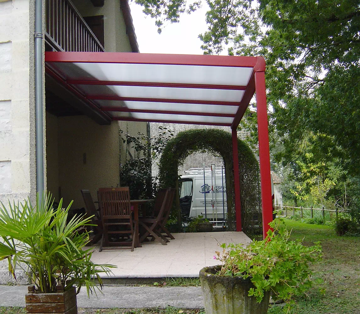 Pose de pergolas à Jonzac par Espi Bâtiment