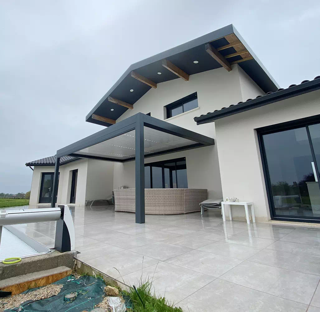 Pose de pergolas à Jonzac par Espi Bâtiment