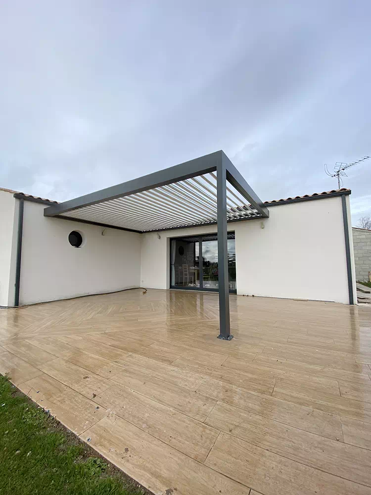 Pose de pergolas à Jonzac par Espi Bâtiment