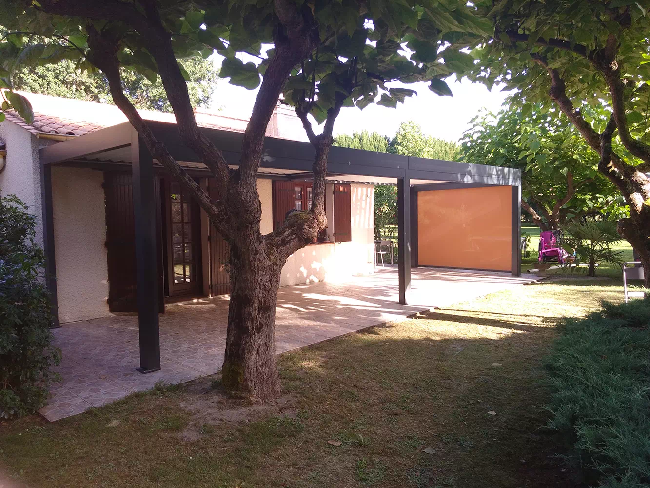 Pose de pergolas à Jonzac par Espi Bâtiment