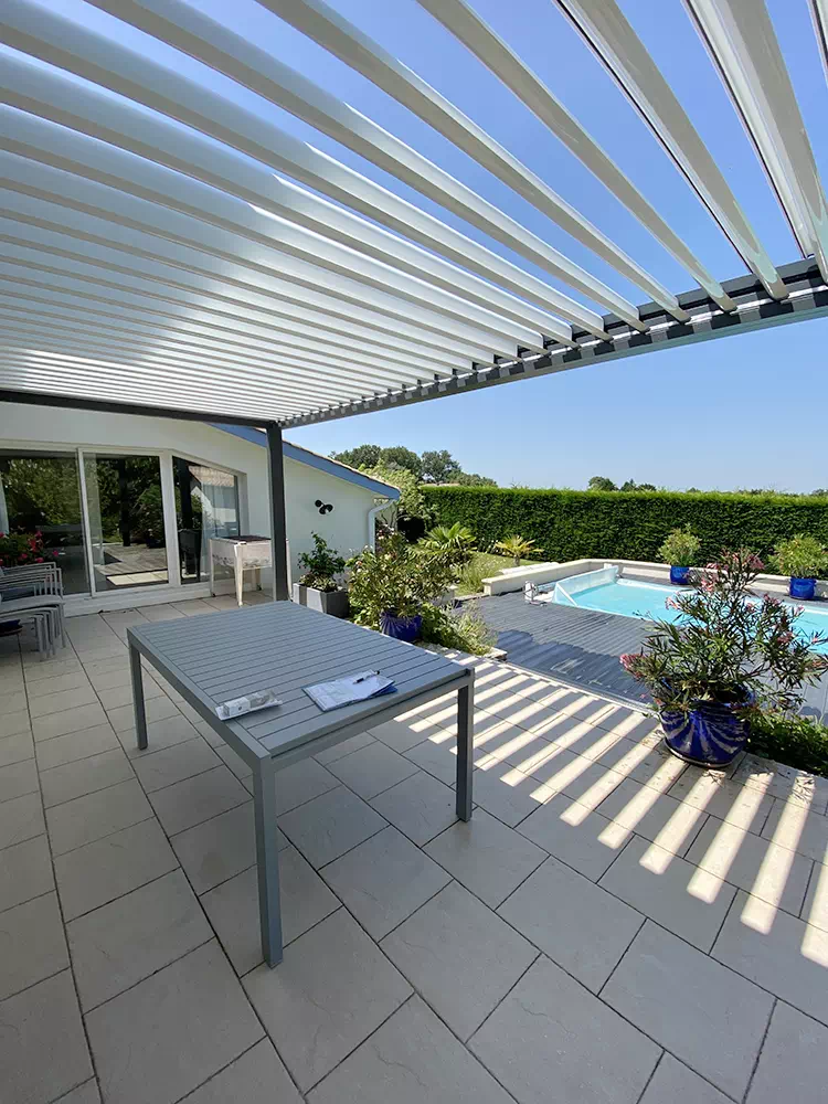 Pose de pergolas à Jonzac par Espi Bâtiment