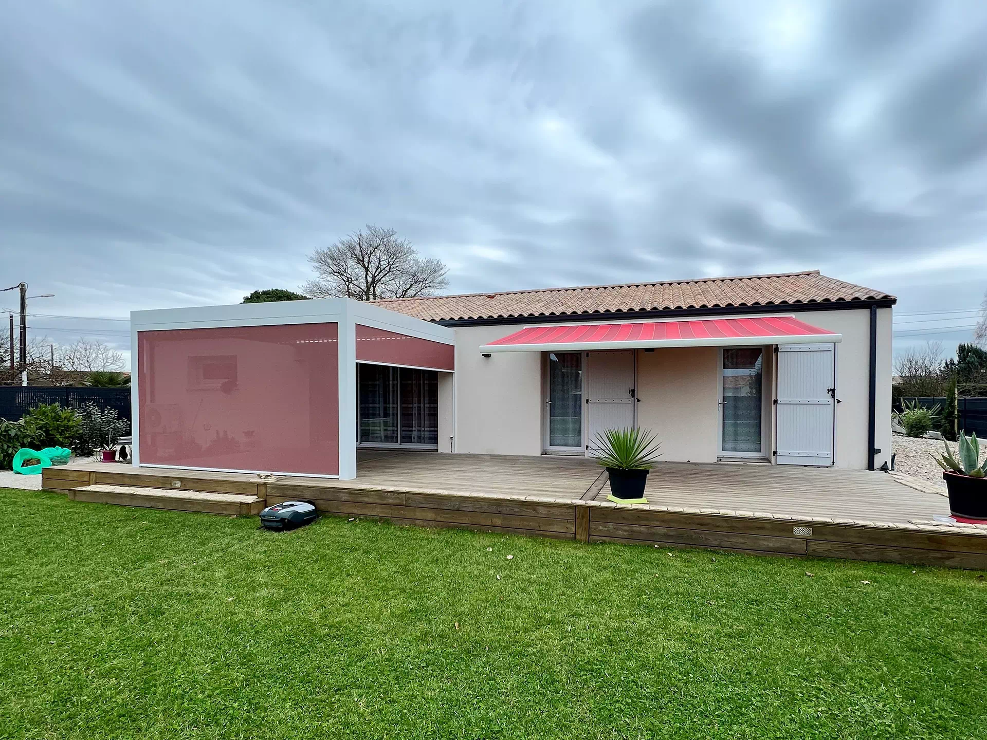 Pose de pergolas à Jonzac par Espi Bâtiment