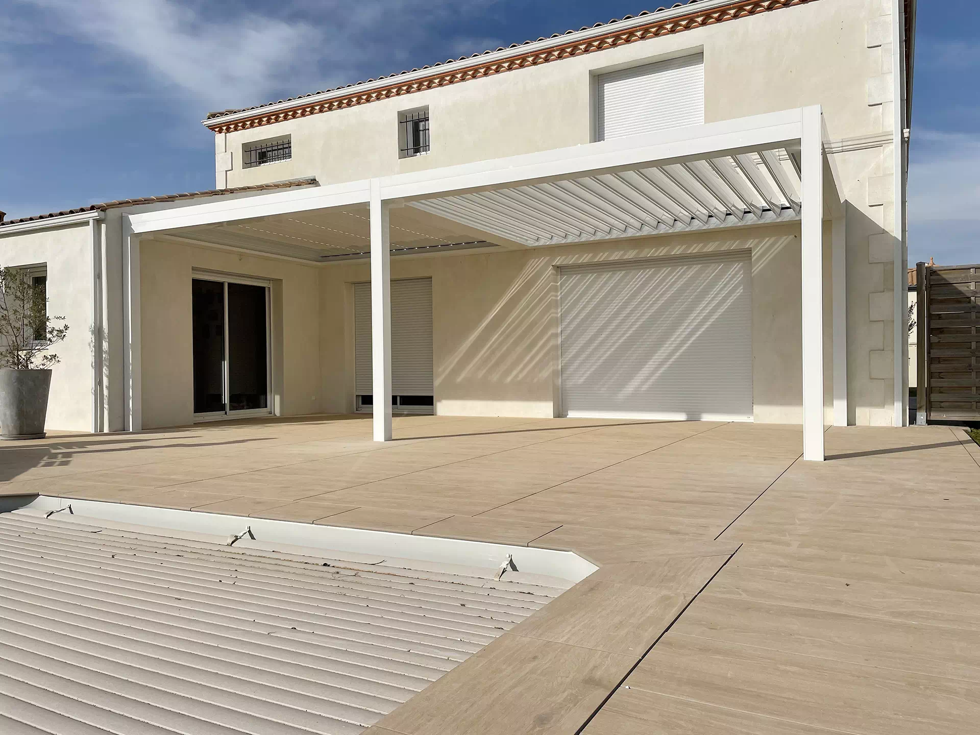 Pose de pergolas à Jonzac par Espi Bâtiment