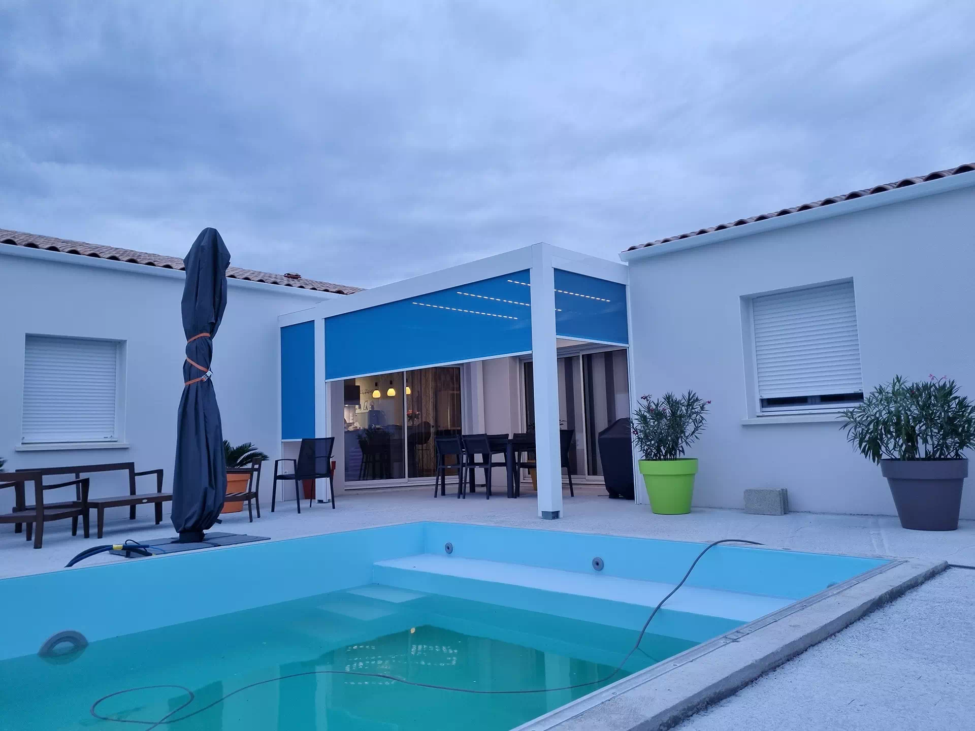 Pose de pergolas à Jonzac par Espi Bâtiment