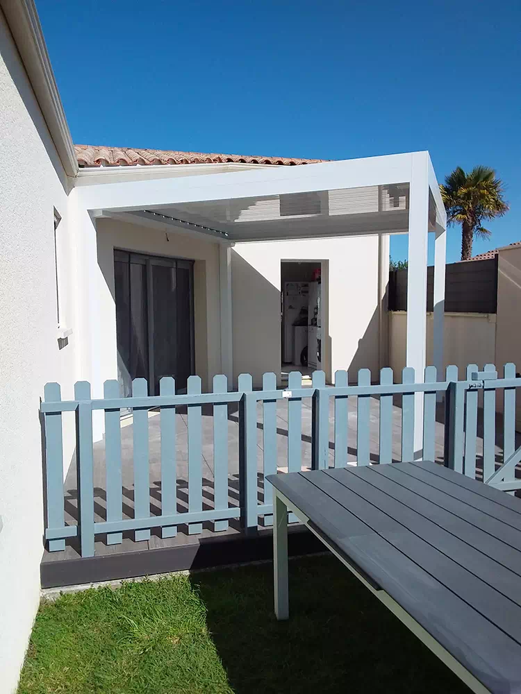 Pose de pergolas à Jonzac par Espi Bâtiment