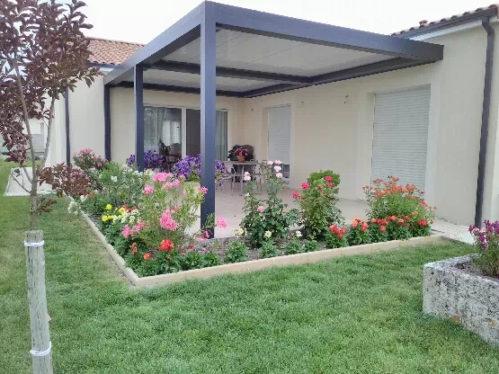 Pose de pergolas à Jonzac par Espi Bâtiment